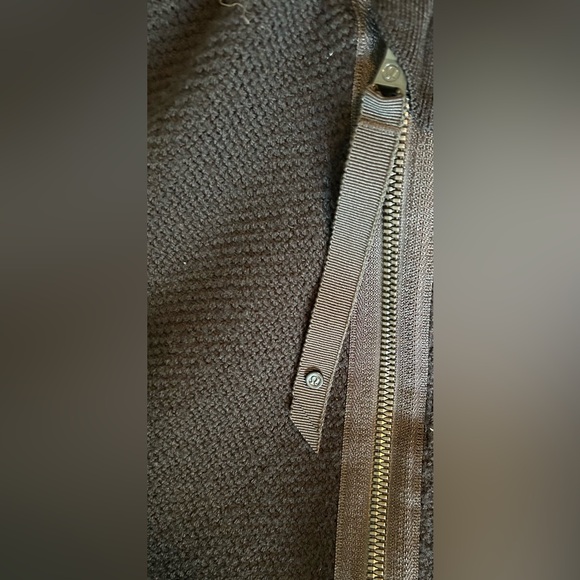 Lululemon Black Poncho On The Go with Zipper Detail - Picture 7 of 9